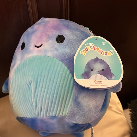 Squishmallow bundle that includes sea life and a planet - Picture 6 of 7